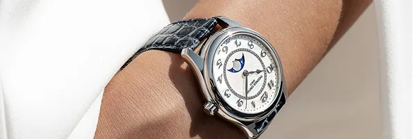 Elegant dress watch with stainless steel bracelet