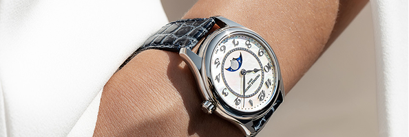 Elegant dress watch with stainless steel bracelet